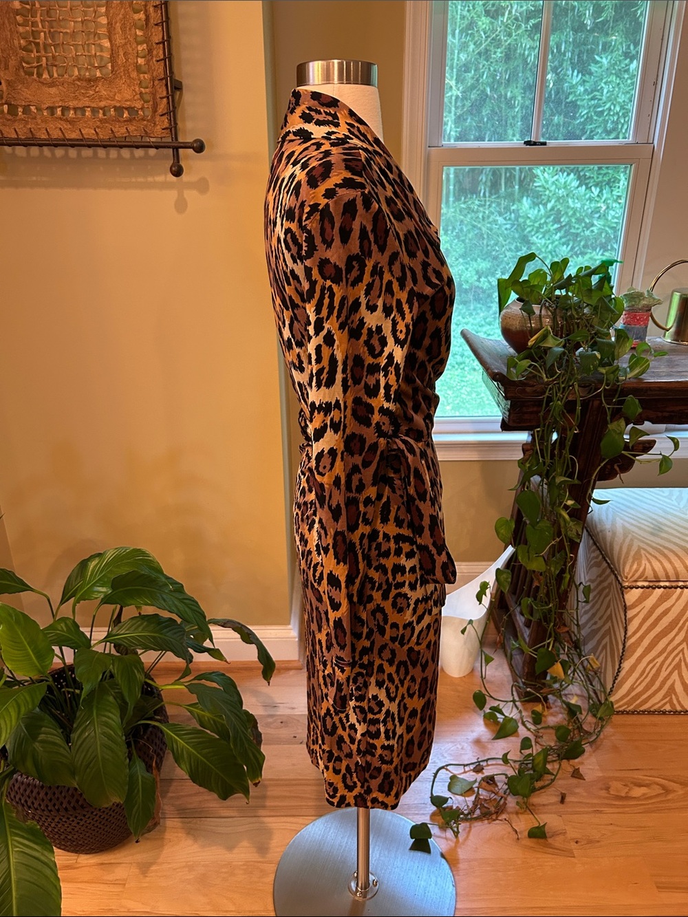 Vintage Y2K DVF Diane von Furstenberg Leopard Silk Wrap Dress Size 8 - Picture 4 of 11